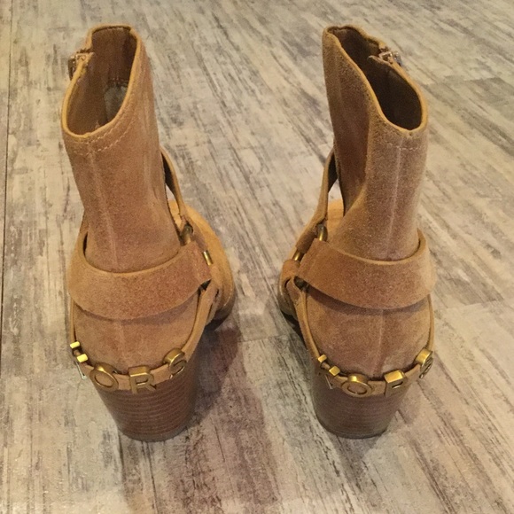New Michael Kors Goldie Suede Stacked Booties - Picture 7 of 11
